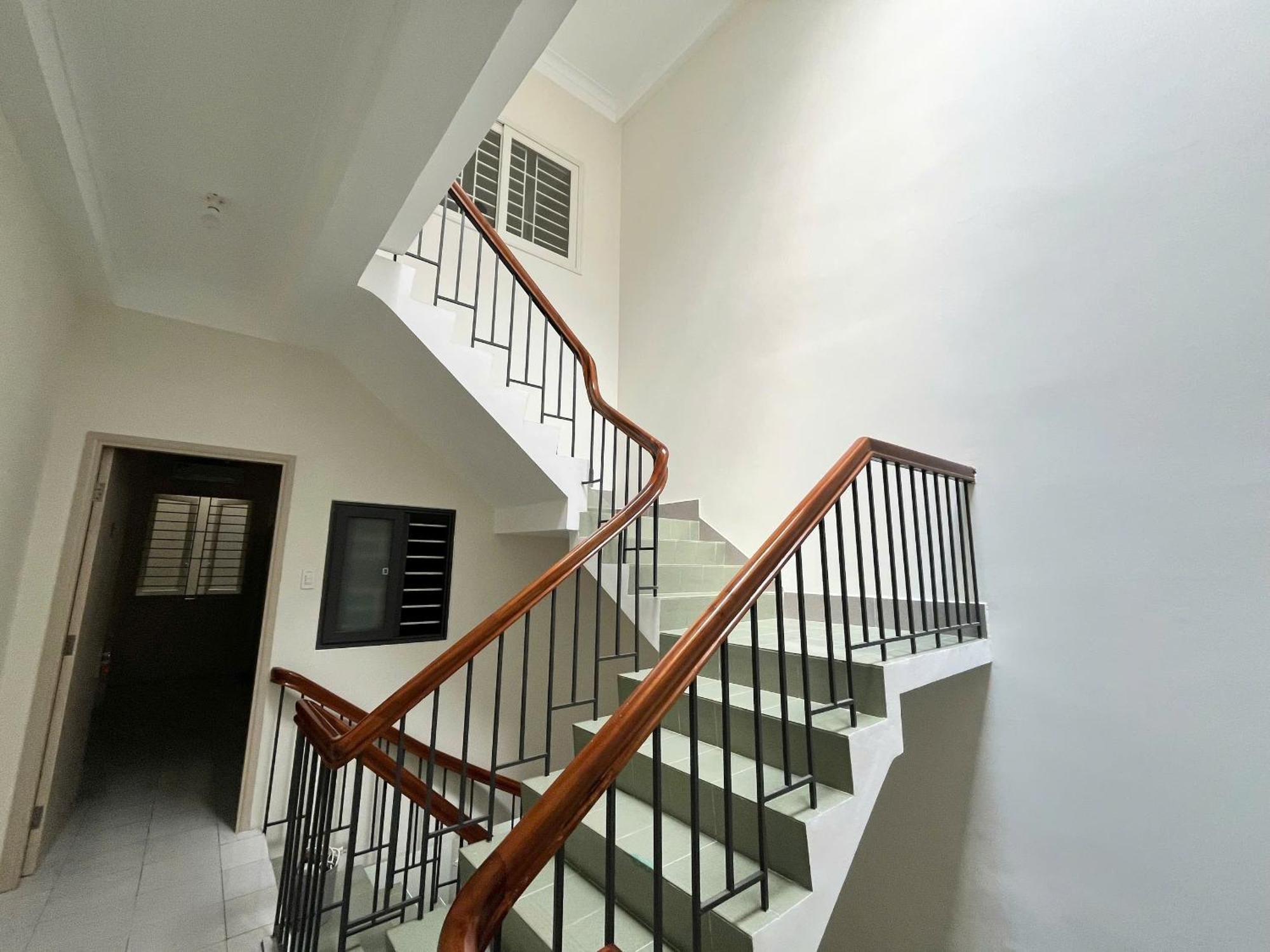 Dan's Wash & House, Big And New, Balcony, Laudromat, Bui Vien Area